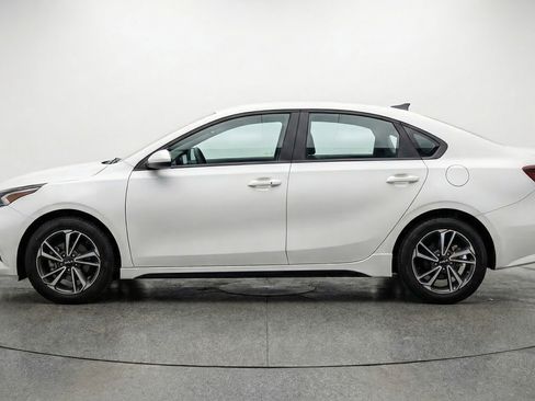 Used 2024 Kia Forte LXS FWD image 5