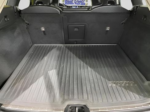 Used 2022 Volvo XC60 B5 Momentum w/ Climate Package image 26