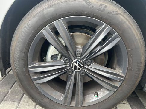 Used 2023 Volkswagen Jetta SE w/ Panoramic Sunroof Package FWD image 6