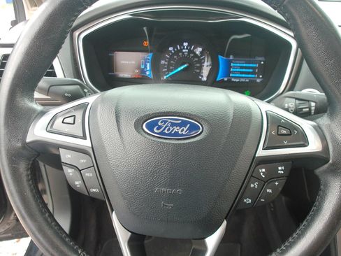 Used 2017 Ford Fusion SE w/ Equipment Group 601A FWD image 18