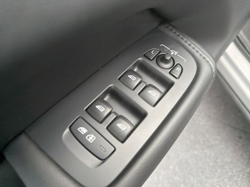 Certified 2023 Volvo XC60 B5 Plus w/ Protection Package Premier image 15