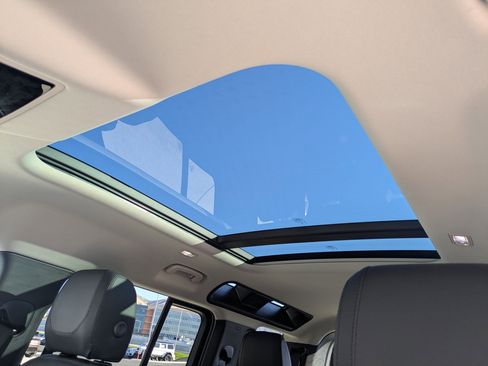 Used 2024 Land Rover Defender 110 S image 23