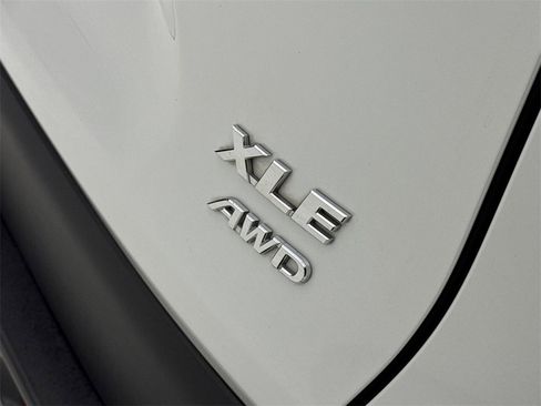 Used 2023 Toyota RAV4 XLE Premium image 10