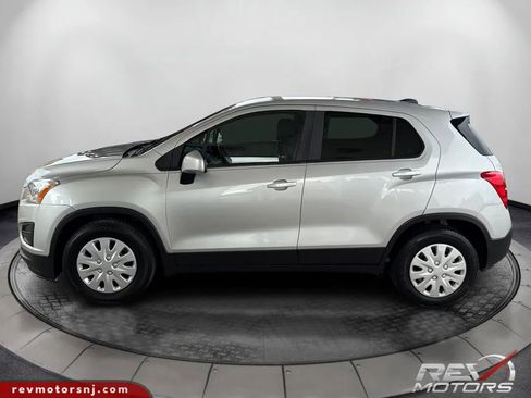 Used 2016 Chevrolet Trax LS FWD image 2