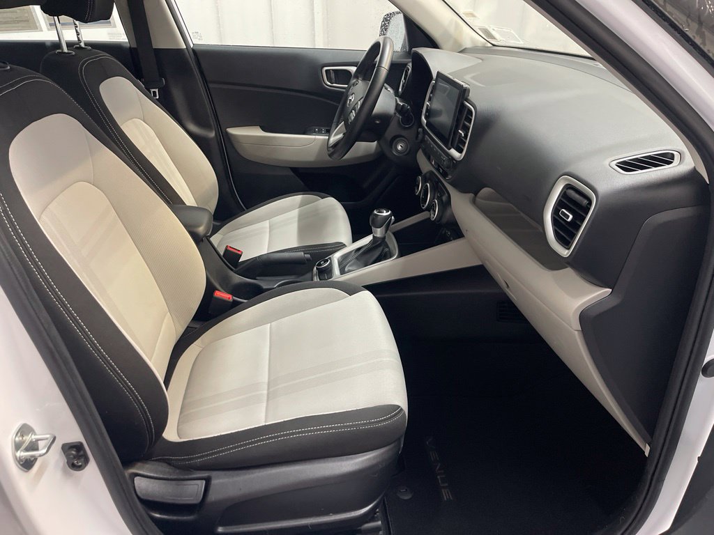 Used 2022 Hyundai Venue SEL w/ Cargo Package FWD image 19