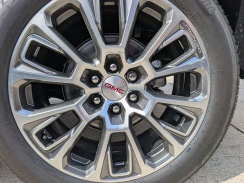 New 2026 GMC Yukon Denali w/ Advanced Technology Package AWD/4WD image 6