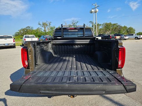Used 2024 GMC Sierra 1500 AT4 w/ AT4 Preferred Package AWD/4WD image 9