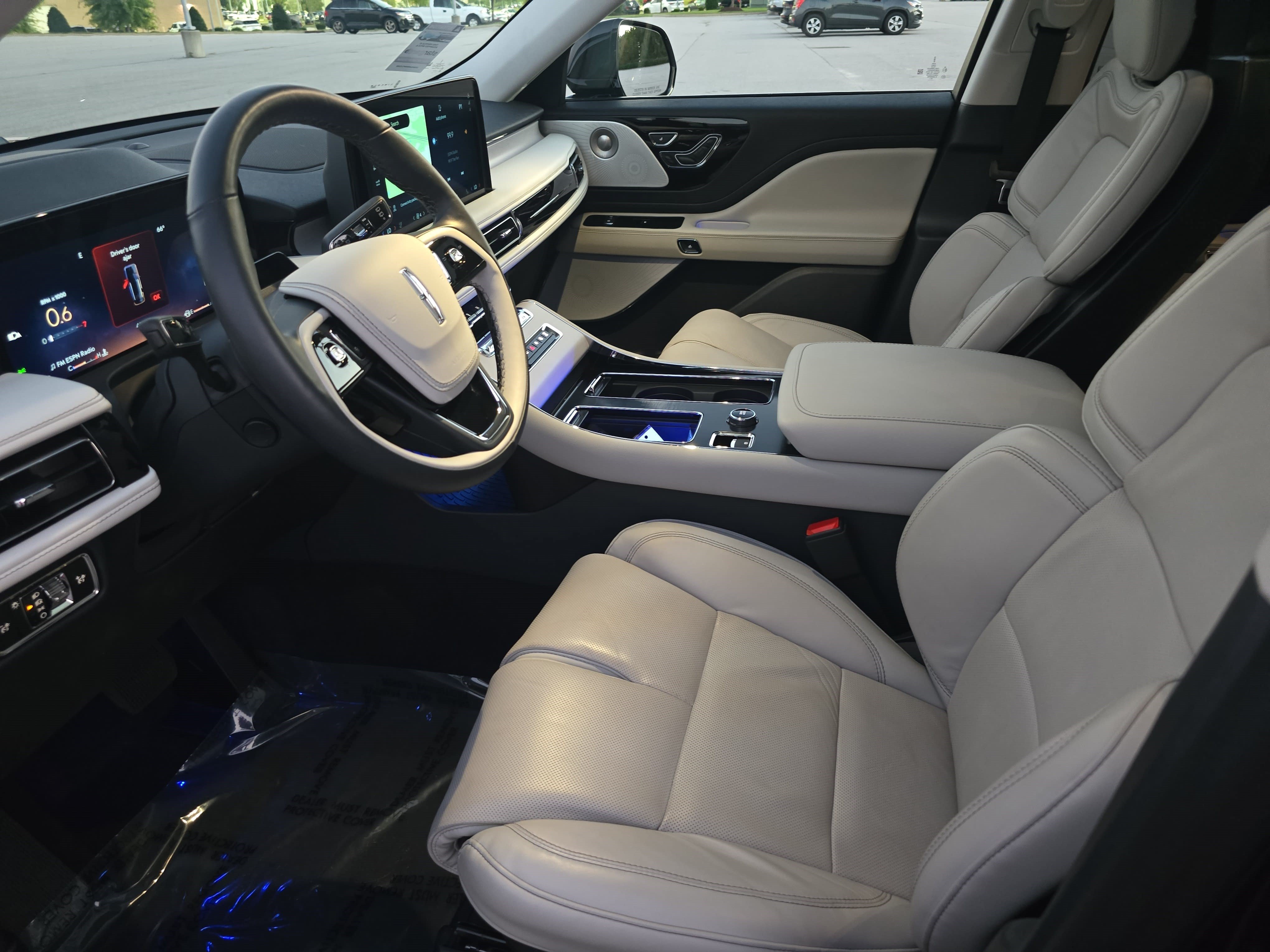 Used 2026 Lincoln Aviator Reserve w/ Luxury Package RWD image 17