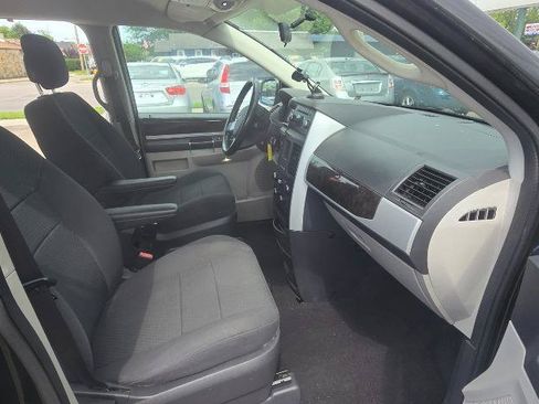 Used 2010 Dodge Grand Caravan SXT FWD image 16