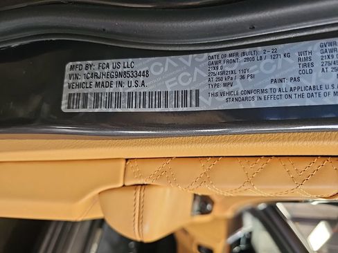 Used 2022 Jeep Grand Cherokee Summit AWD/4WD image 35