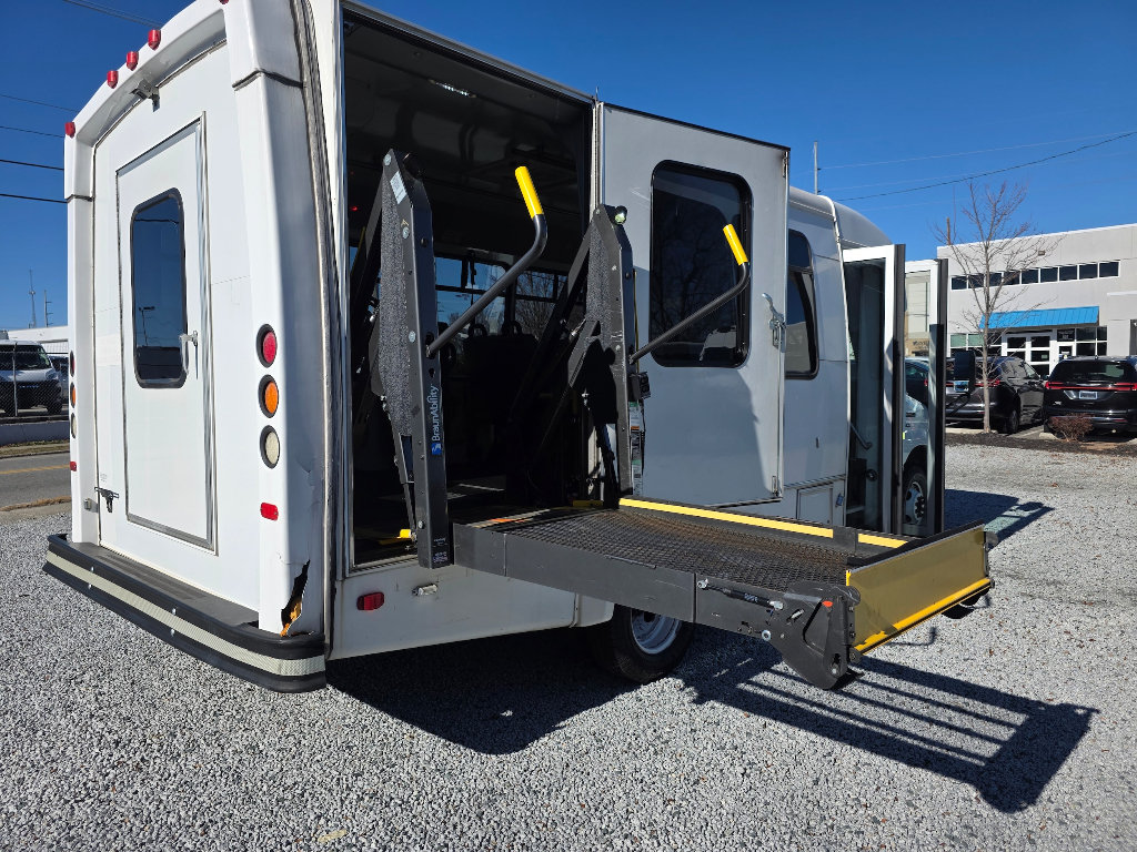 Used 2015 Ford E-350 and Econoline 350 Super Duty RWD image 3