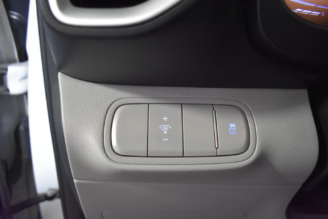 Used 2023 Hyundai Venue SEL w/ Cargo Package FWD image 13