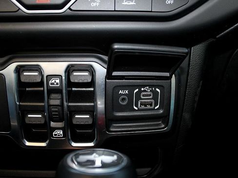 Used 2023 Jeep Wrangler Unlimited Sahara w/ Cold Weather Group image 14