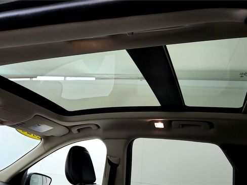 Used 2020 Ford Escape Titanium image 23