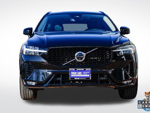 Used 2025 Volvo XC60 B5 Plus image 2