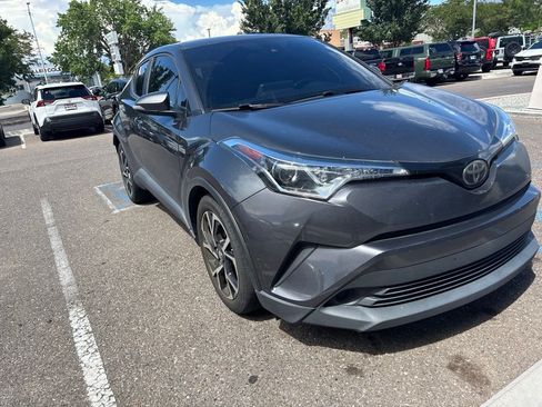 Used 2019 Toyota C-HR XLE FWD image 5
