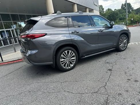 Used 2021 Toyota Highlander Platinum AWD/4WD image 6