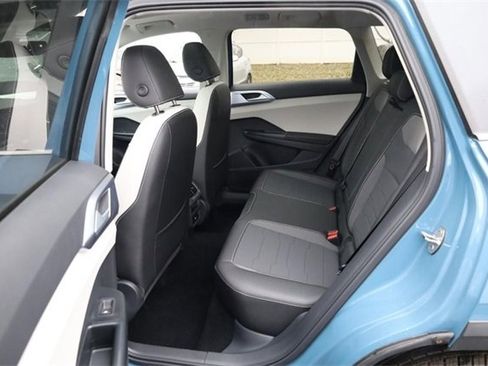 New 2025 Volkswagen Taos SE image 22