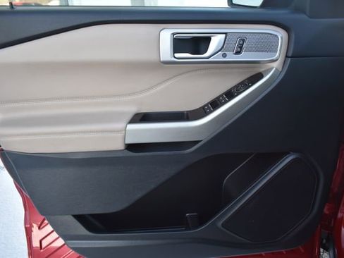 Used 2023 Ford Explorer Limited image 11