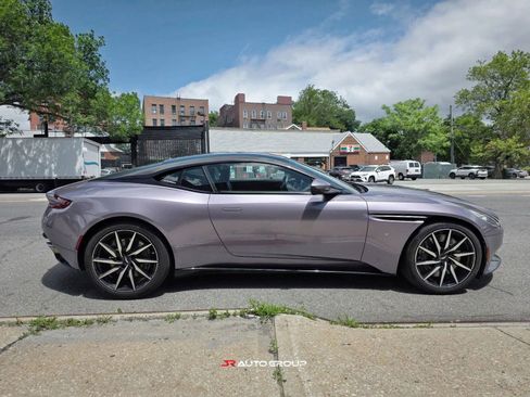 Used 2017 Aston Martin DB11 V12 RWD image 5