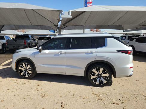 Used 2025 Mitsubishi Outlander SEL image 3