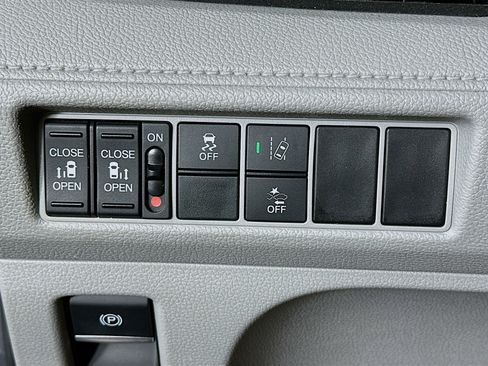 Used 2018 Honda Odyssey EX image 17