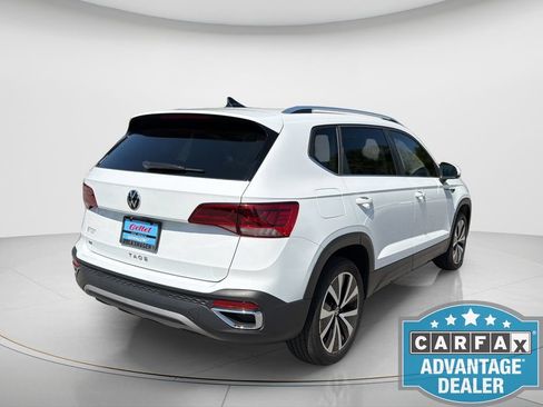 Certified 2024 Volkswagen Taos SE FWD image 5
