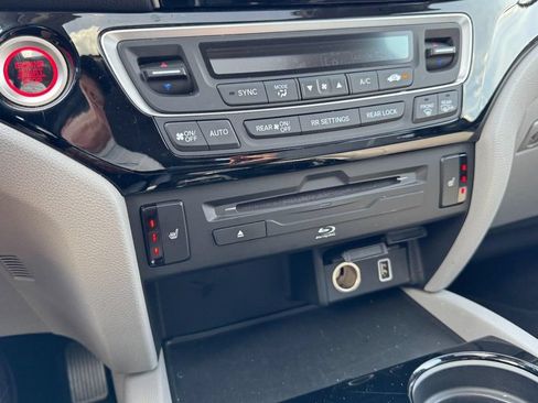 Used 2019 Honda Pilot Touring image 22