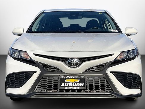 Used 2022 Toyota Camry SE image 3