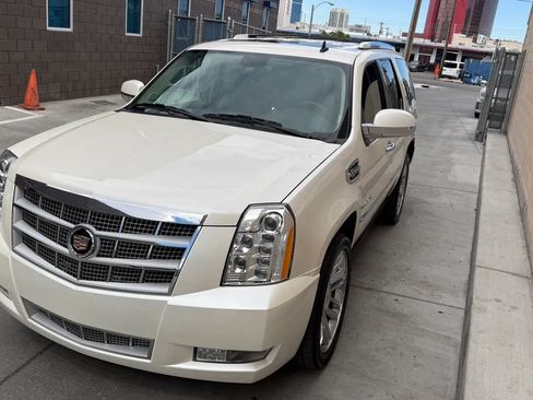 Used 2012 Cadillac Escalade Platinum AWD/4WD image 10