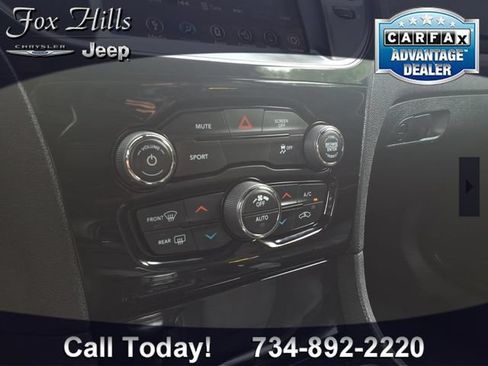 Used 2018 Chrysler 300 S AWD/4WD image 21