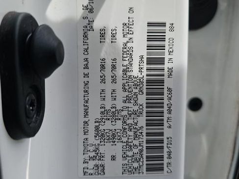 Used 2018 Toyota Tacoma SR5 AWD/4WD image 29