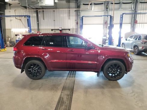 Used 2019 Jeep Grand Cherokee Altitude AWD/4WD image 8