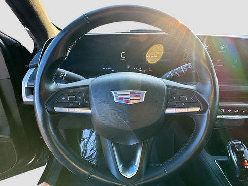 Used 2024 Cadillac XT4 Premium Luxury image 10