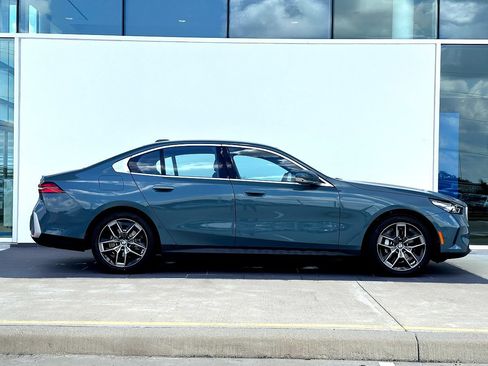 New 2026 BMW 530i RWD image 3