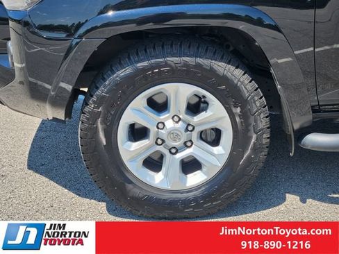 Used 2023 Toyota 4Runner SR5 Premium w/ Moonroof Package RWD image 13
