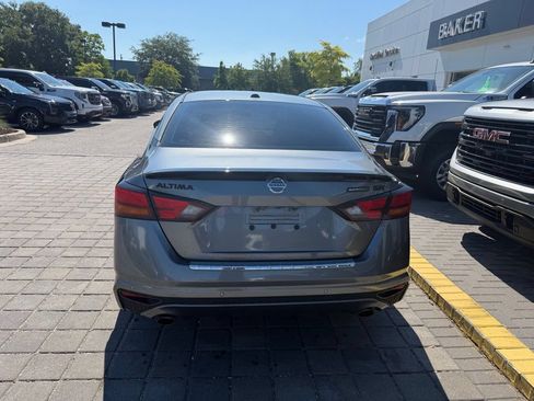 Used 2022 Nissan Altima 2.5 SR w/ Midnight Edition Package FWD image 7