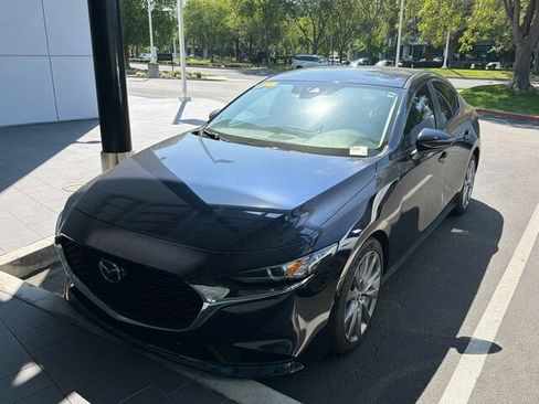Used 2019 MAZDA MAZDA3 Sedan FWD image 2