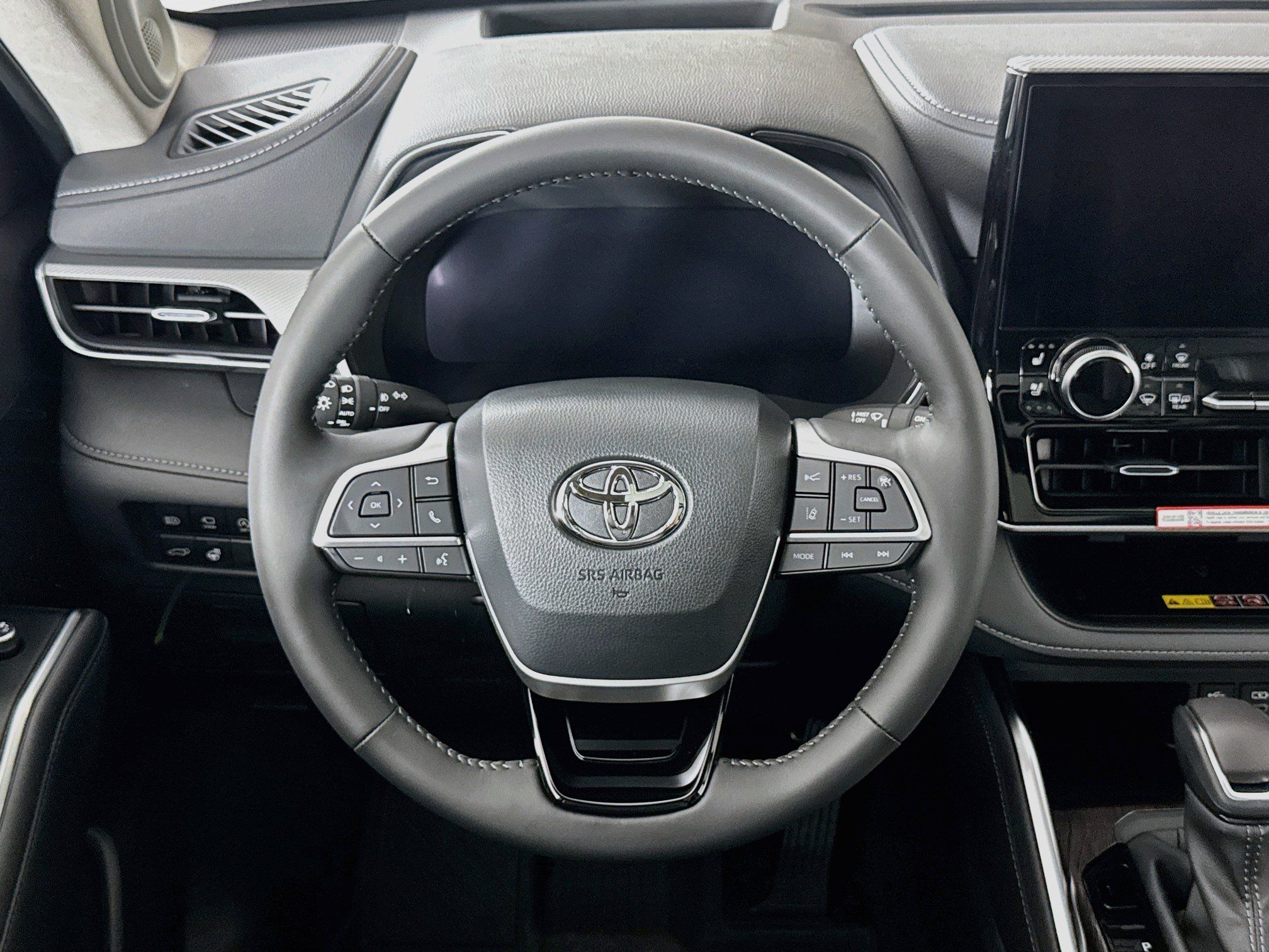 Used 2025 Toyota Highlander Platinum AWD/4WD image 14