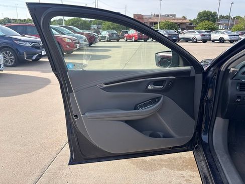 Used 2018 Chevrolet Impala LT FWD image 9