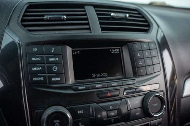 Used 2017 Ford Explorer XLT AWD/4WD image 21