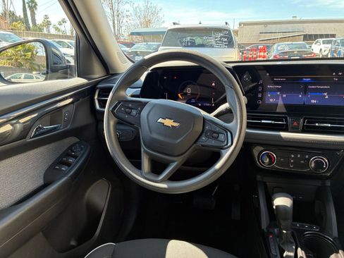 Used 2025 Chevrolet TrailBlazer LT image 33