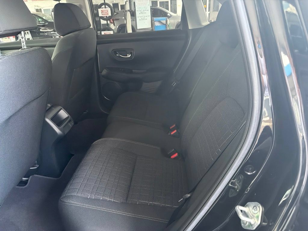 Used 2024 Honda HR-V LX image 9