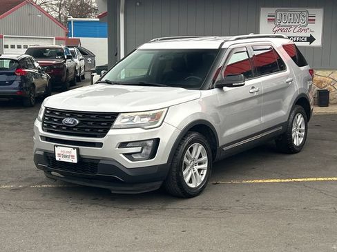 Used 2017 Ford Explorer XLT AWD/4WD image 2