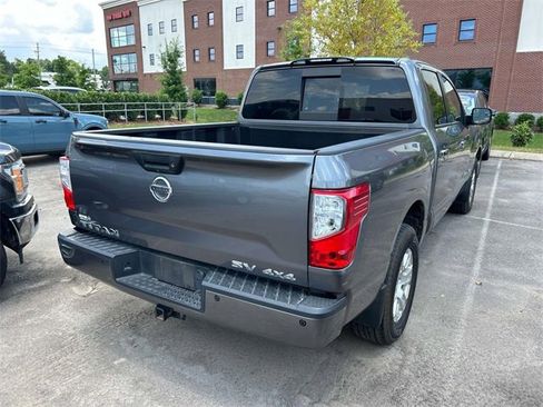 Used 2018 Nissan Titan SV w/ SV Convenience Package image 5