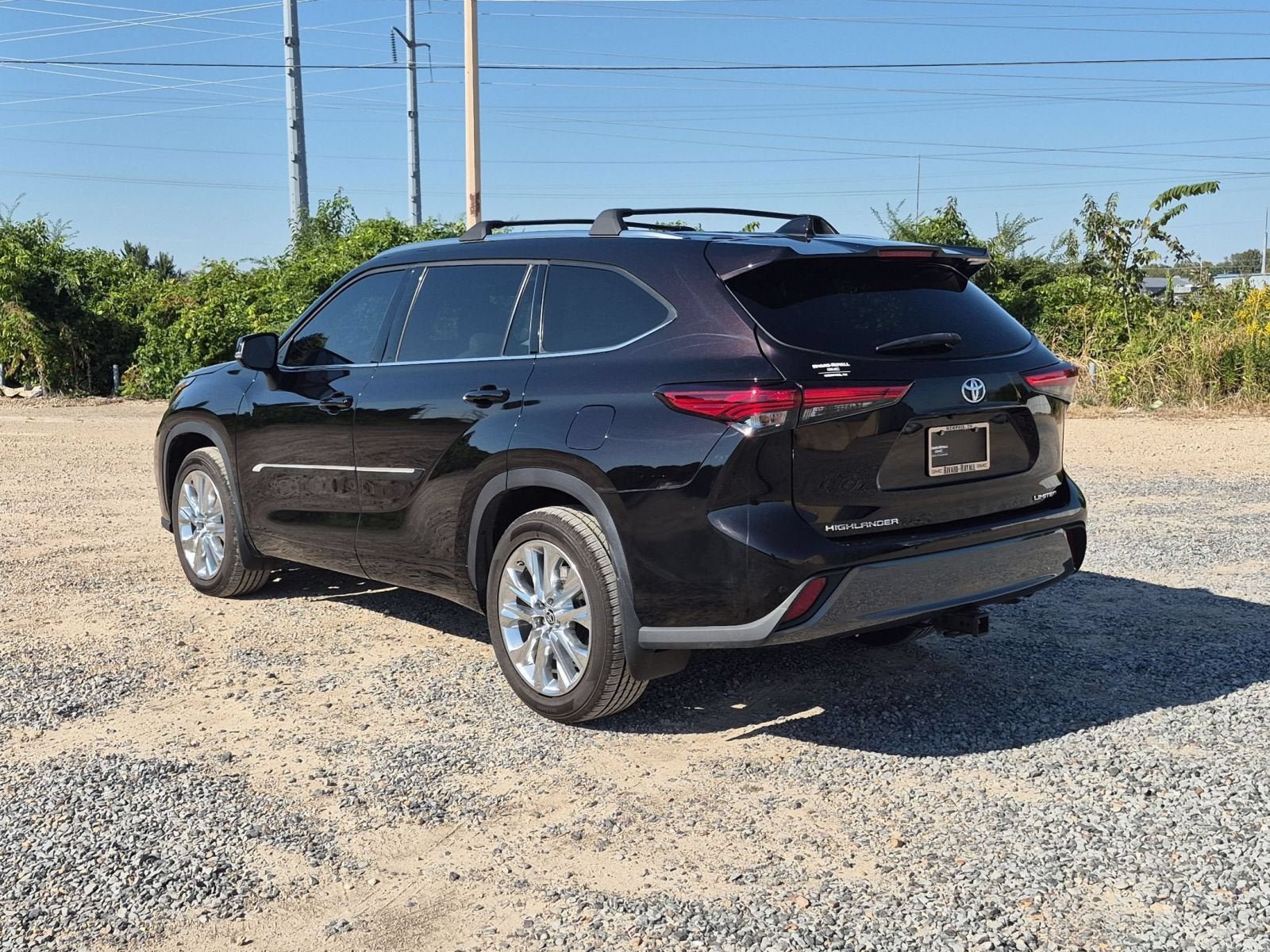 Used 2021 Toyota Highlander Limited FWD image 3