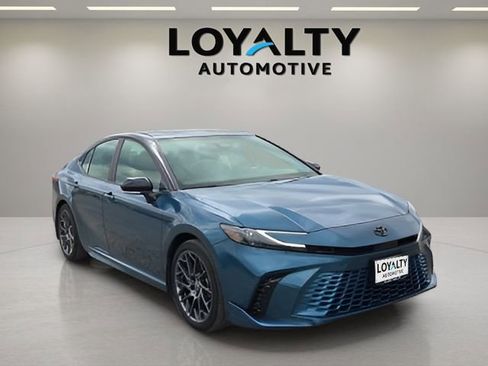 Used 2025 Toyota Camry XSE FWD image 7