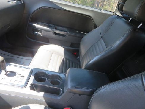 Used 2013 Dodge Challenger SXT RWD image 19
