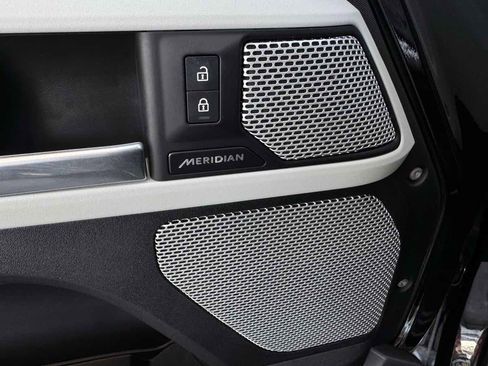 Used 2023 Land Rover Defender 130 X-Dynamic SE AWD/4WD image 27