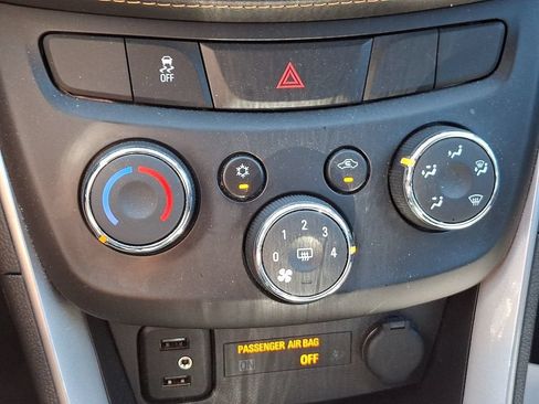 Certified 2021 Chevrolet Trax LS AWD/4WD image 17